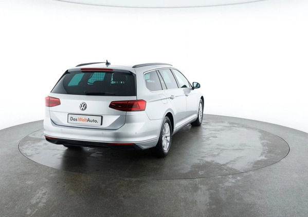 Volkswagen Passat cena 93800 przebieg: 135508, rok produkcji 2019 z Rybnik małe 781